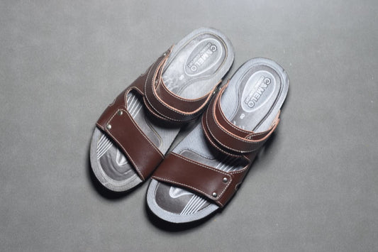 BROWN LEATHER CAMELO SANDALS