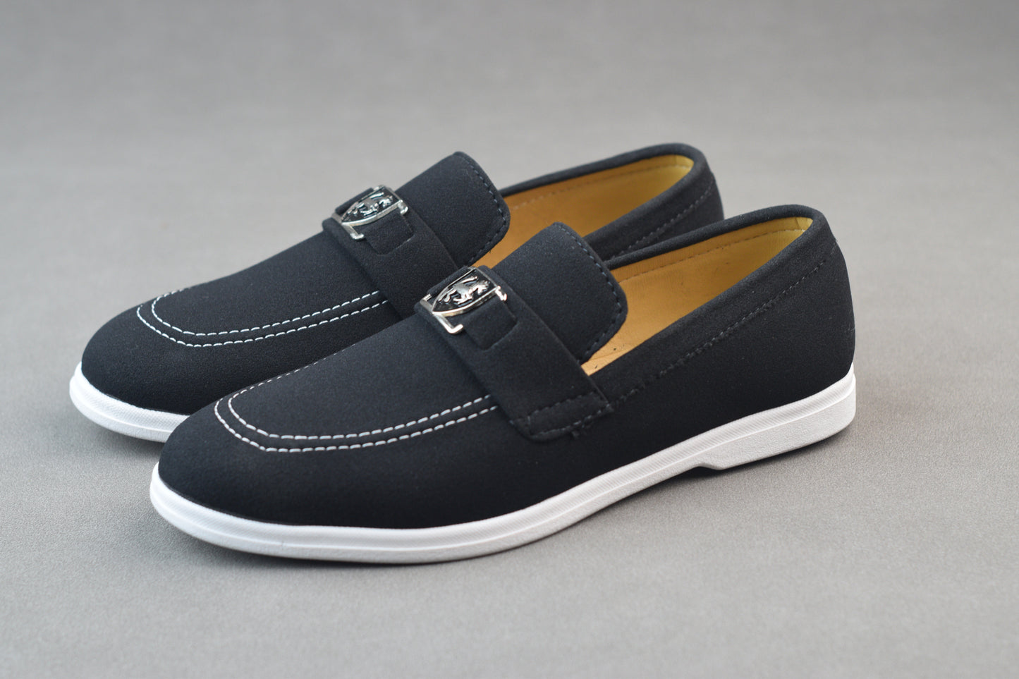 BLACK HORSE TIE SUEDE WHITE SOLE MOCCAINS