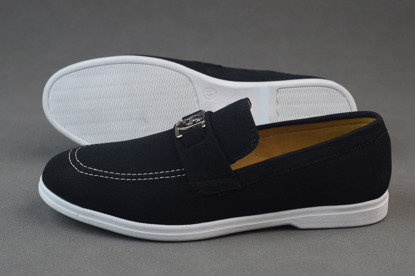 BLACK HORSE TIE SUEDE WHITE SOLE MOCCAINS