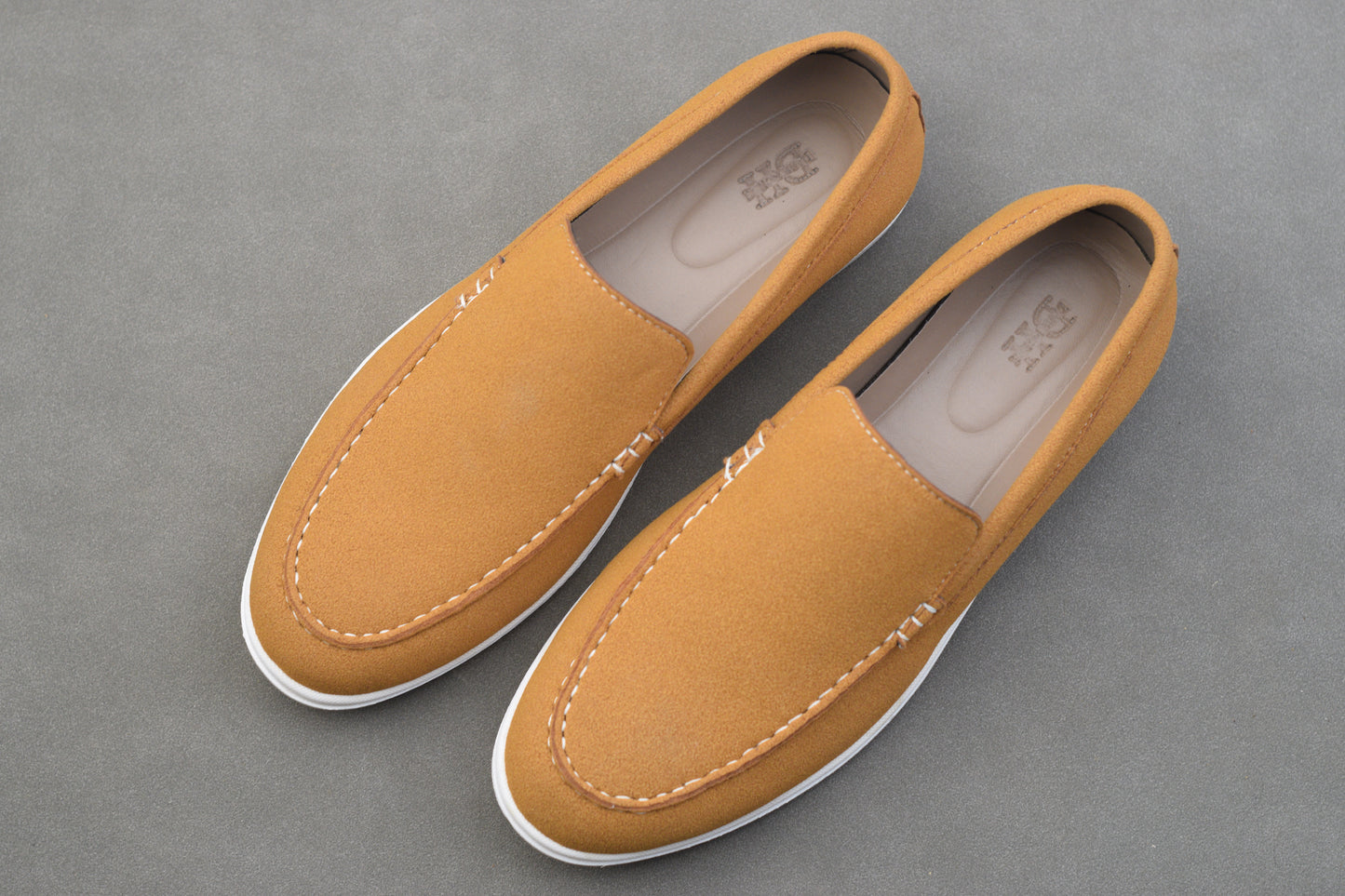 CAMEL SUEDE WHITE SOLE MOCCASION